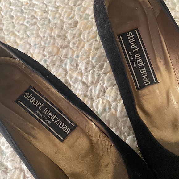 Vintage Stuart Weitzman • Black Heels Detailed With Gold Chains 🖤 - Picture 3 of 8